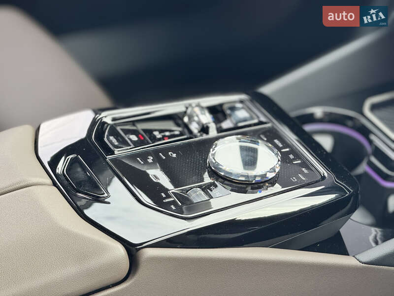 Седан BMW 5 Series 2023 в Киеве