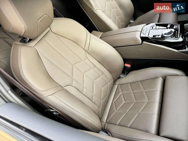 Седан BMW 5 Series 2023 в Киеве