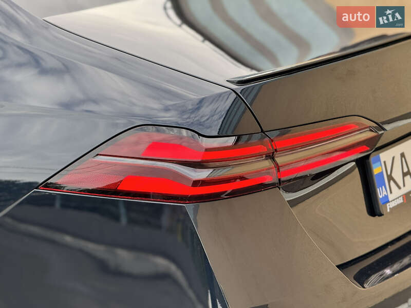 Седан BMW 5 Series 2023 в Киеве