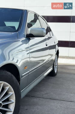 Седан BMW 5 Series 2001 в 