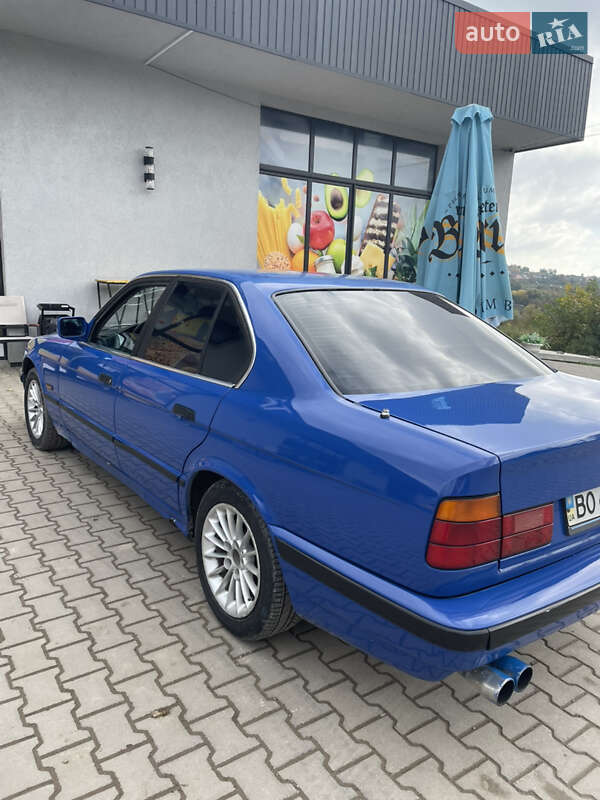 Седан BMW 5 Series 1990 в Черновцах