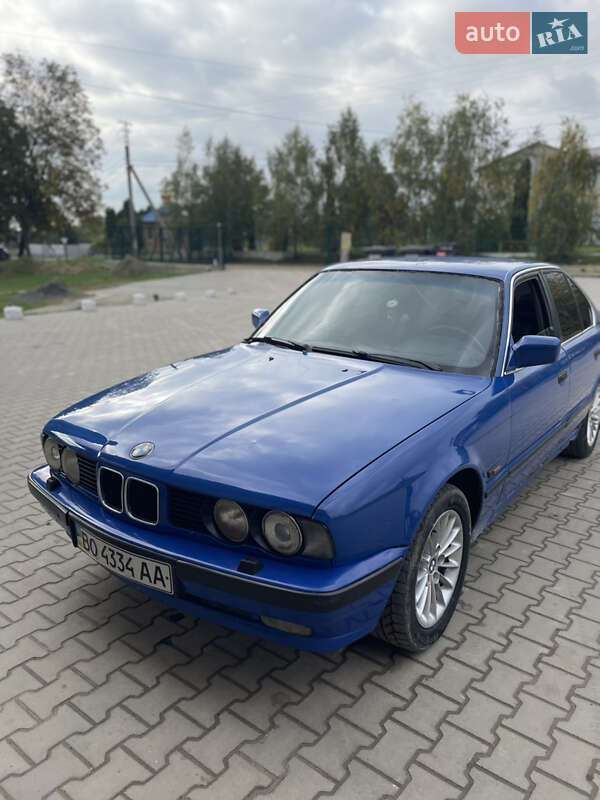 Седан BMW 5 Series 1990 в Черновцах