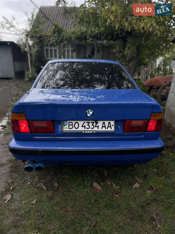 Седан BMW 5 Series 1990 в Черновцах