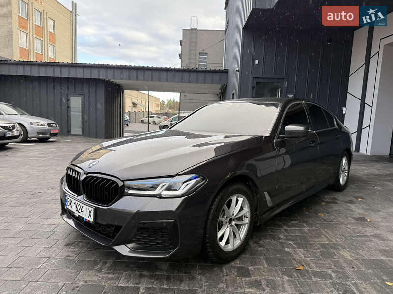 Седан BMW 5 Series 2017 в Ровно