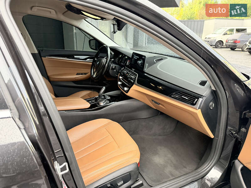 Седан BMW 5 Series 2017 в Ровно