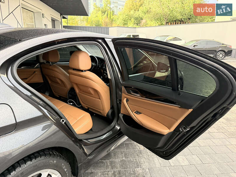 Седан BMW 5 Series 2017 в Ровно