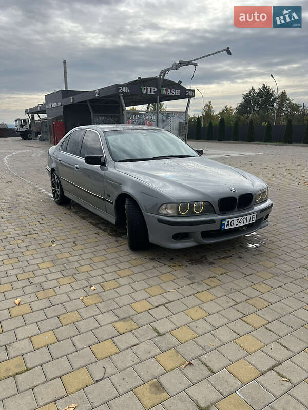 Седан BMW 5 Series 2000 в Иршаве