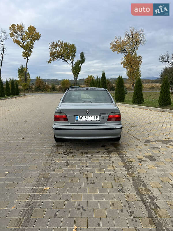 Седан BMW 5 Series 2000 в Иршаве