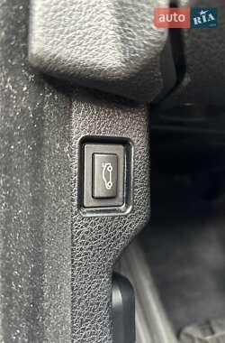 Седан BMW 5 Series 2012 в 