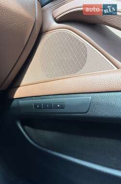 Седан BMW 5 Series 2012 в 