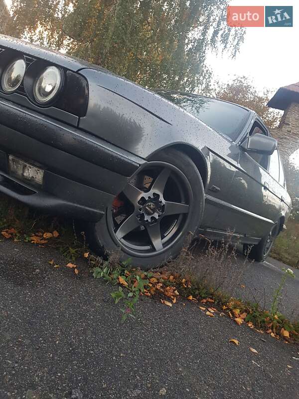 Седан BMW 5 Series 1990 в Сокирянах