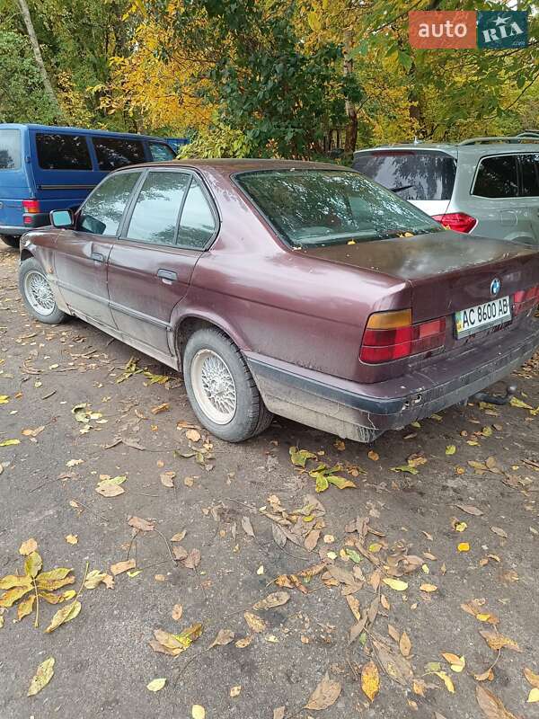 Седан BMW 5 Series 1989 в Голобах