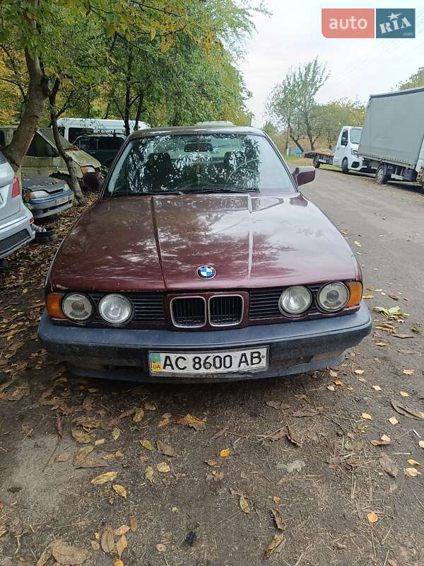 Седан BMW 5 Series 1989 в Голобах