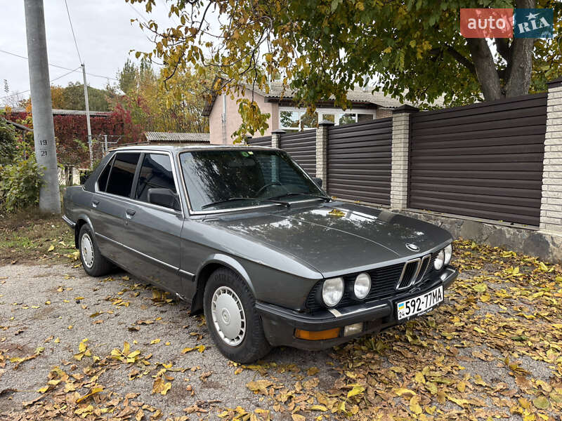 Седан BMW 5 Series 1986 в Знаменке