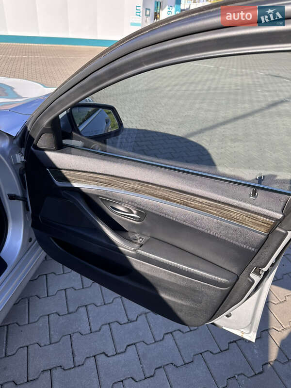 Седан BMW 5 Series 2013 в Чернівцях