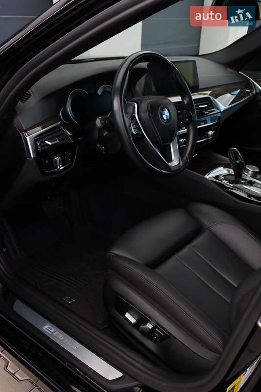 Седан BMW 5 Series 2018 в Черновцах