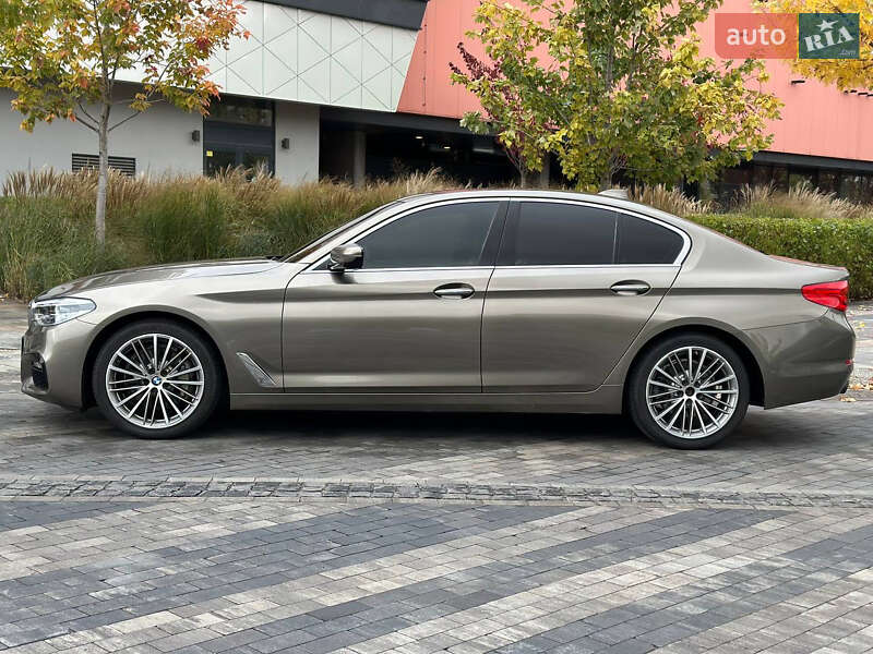 Седан BMW 5 Series 2017 в Киеве