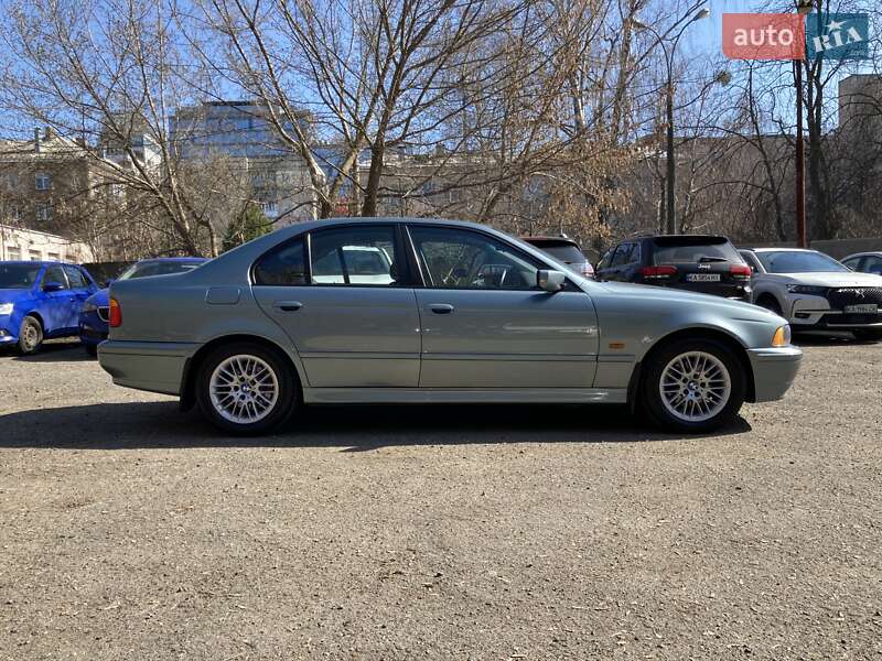 Седан BMW 5 Series 2001 в Киеве