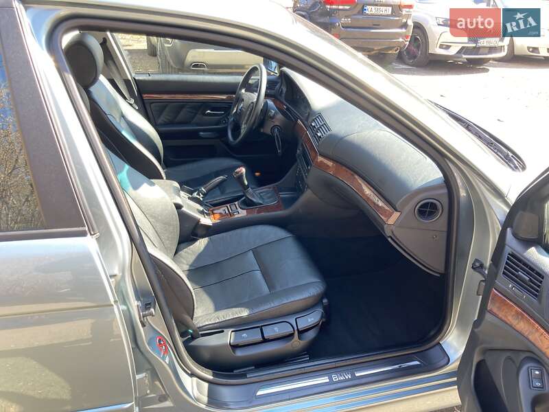 Седан BMW 5 Series 2001 в Киеве