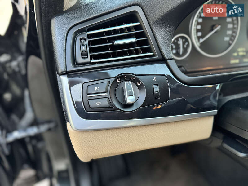 Седан BMW 5 Series 2016 в Новояворівську