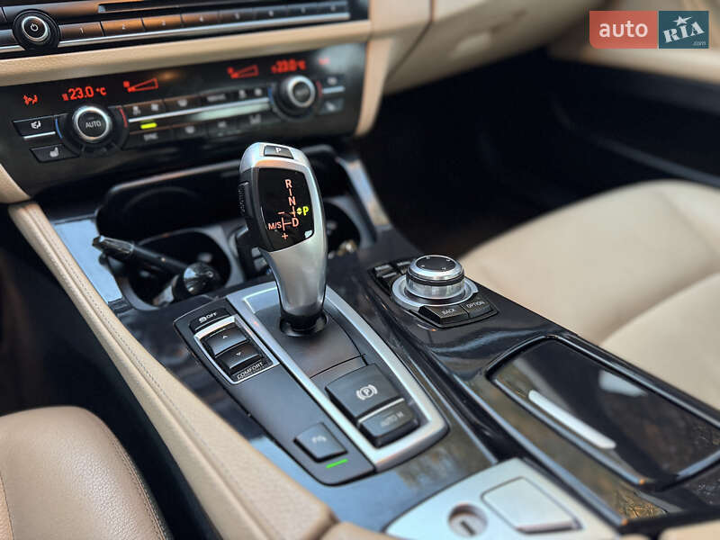 Седан BMW 5 Series 2016 в Новояворівську