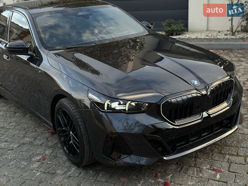 Седан BMW 5 Series 2024 в Львові