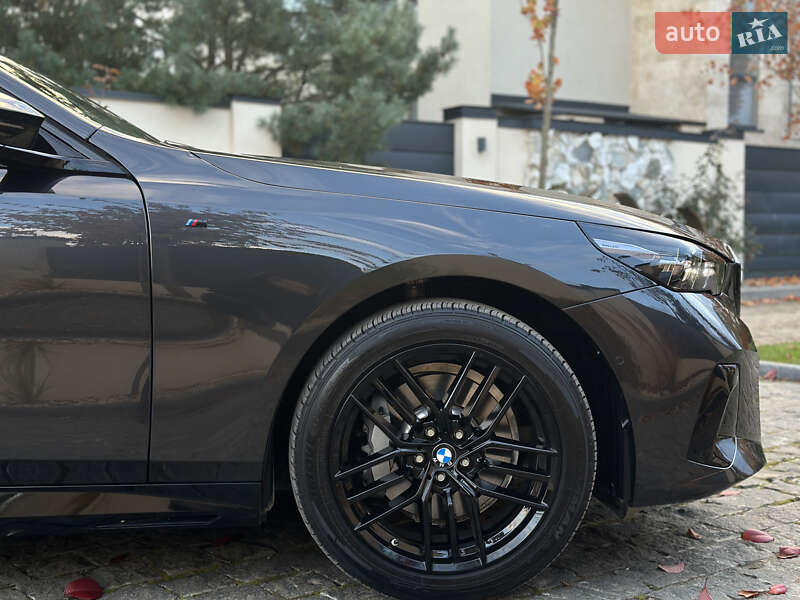 Седан BMW 5 Series 2024 в Львові