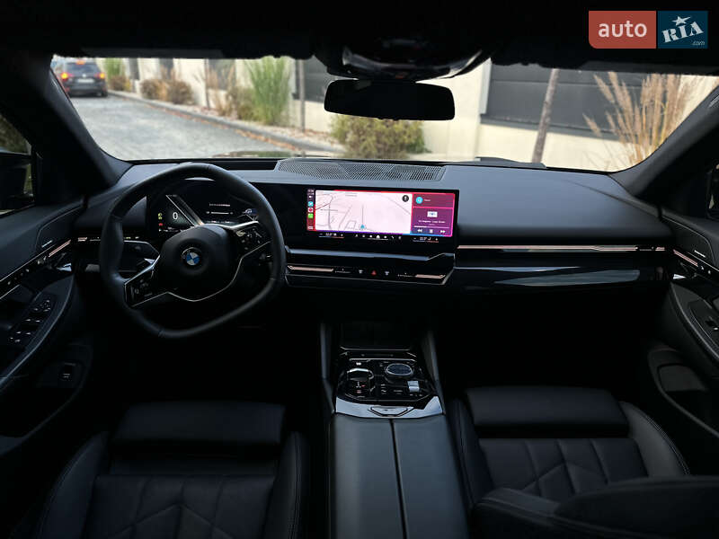 Седан BMW 5 Series 2024 в Львові