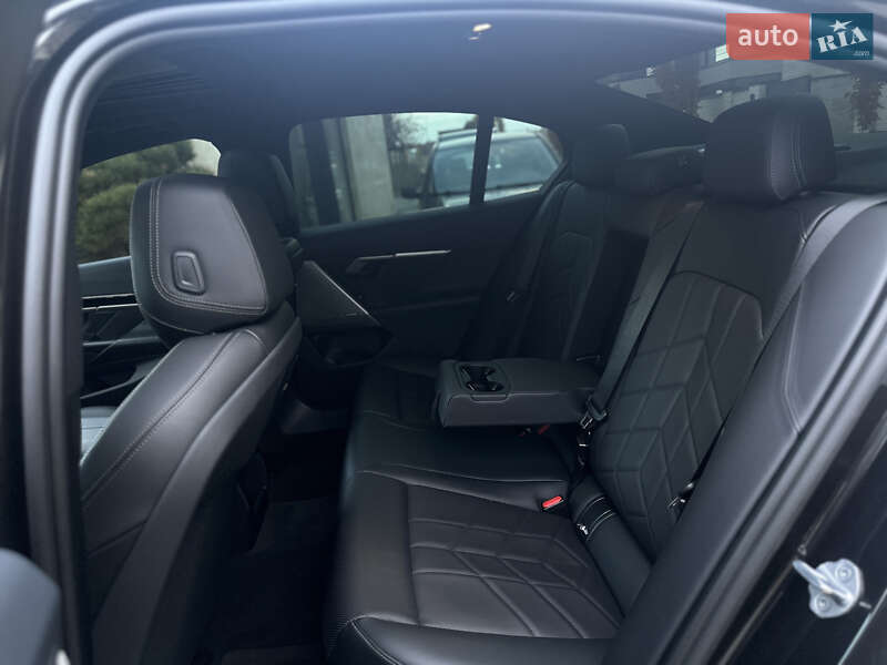 Седан BMW 5 Series 2024 в Львові