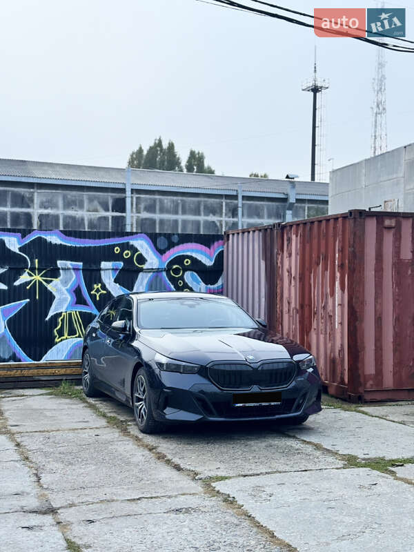 Седан BMW 5 Series 2023 в Киеве