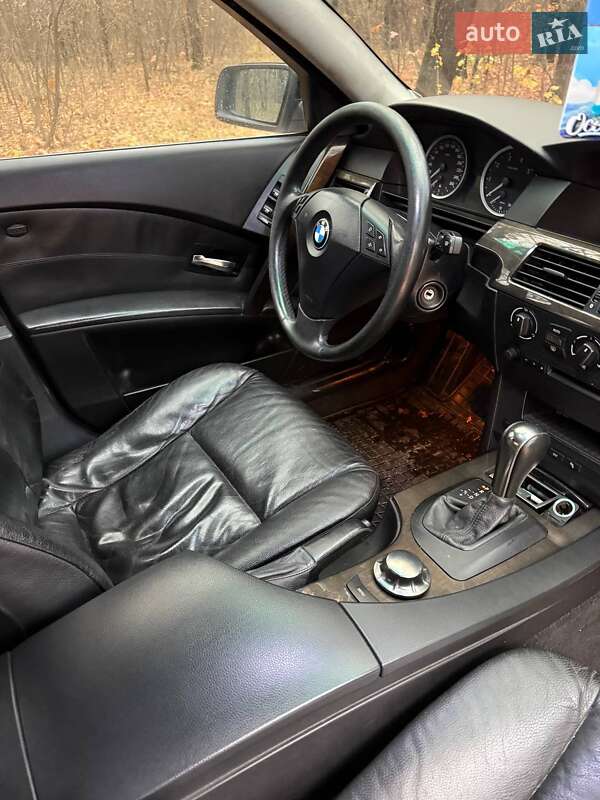 Седан BMW 5 Series 2004 в Новомосковске