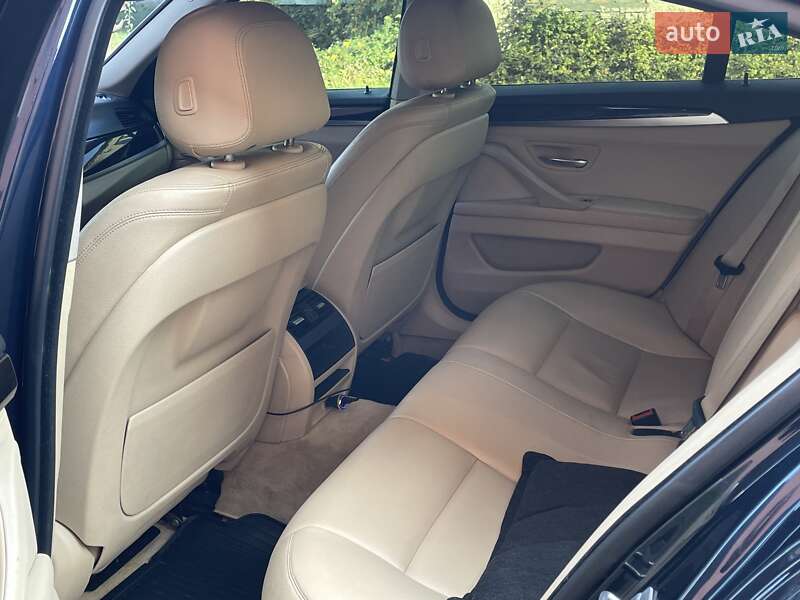 Седан BMW 5 Series 2015 в Ужгороде