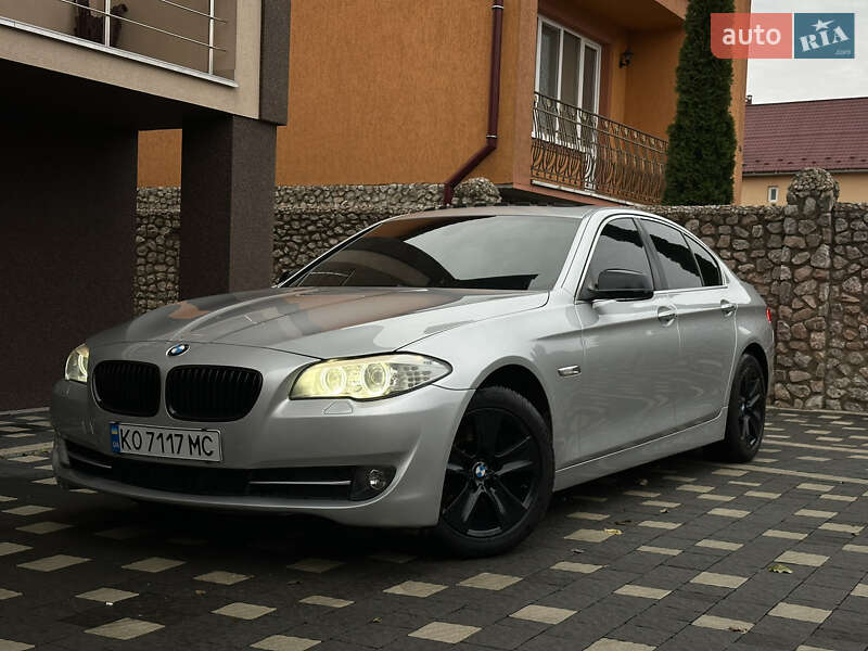 Седан BMW 5 Series 2012 в Сваляве