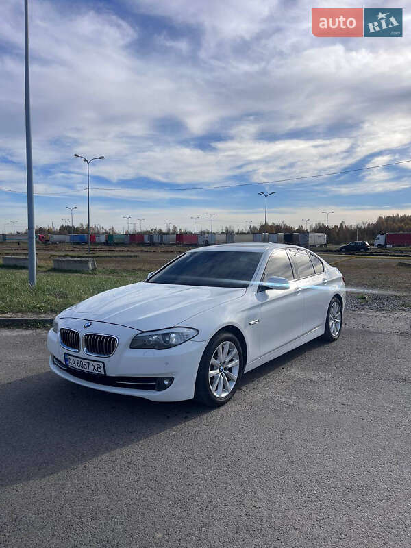 Седан BMW 5 Series 2013 в Львове