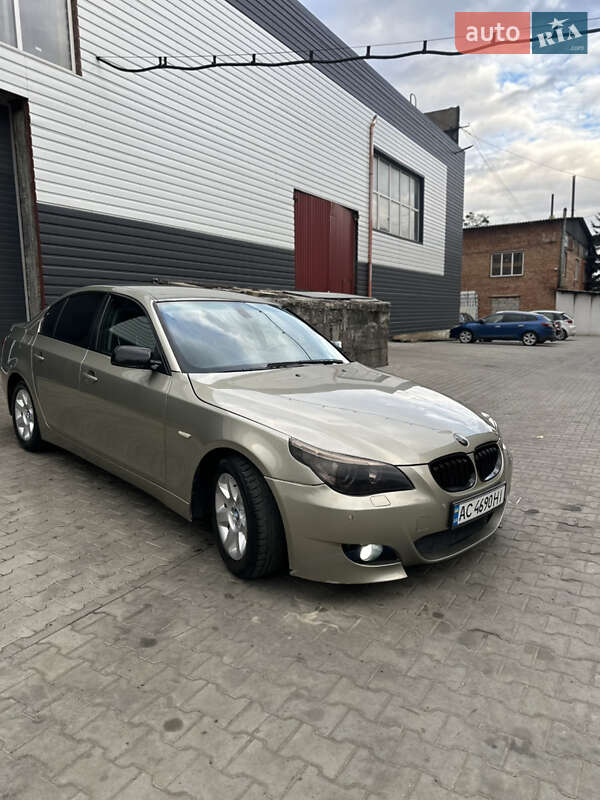 Седан BMW 5 Series 2004 в Львові