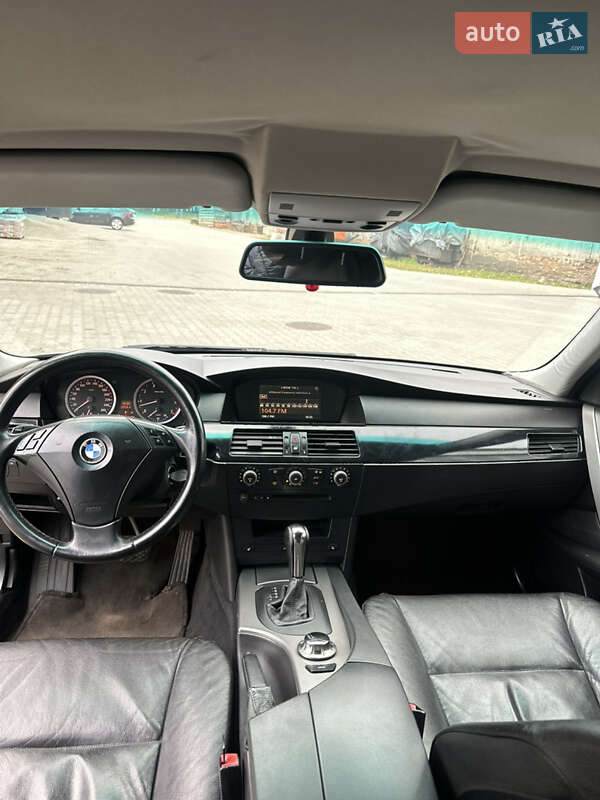 Седан BMW 5 Series 2004 в Львові