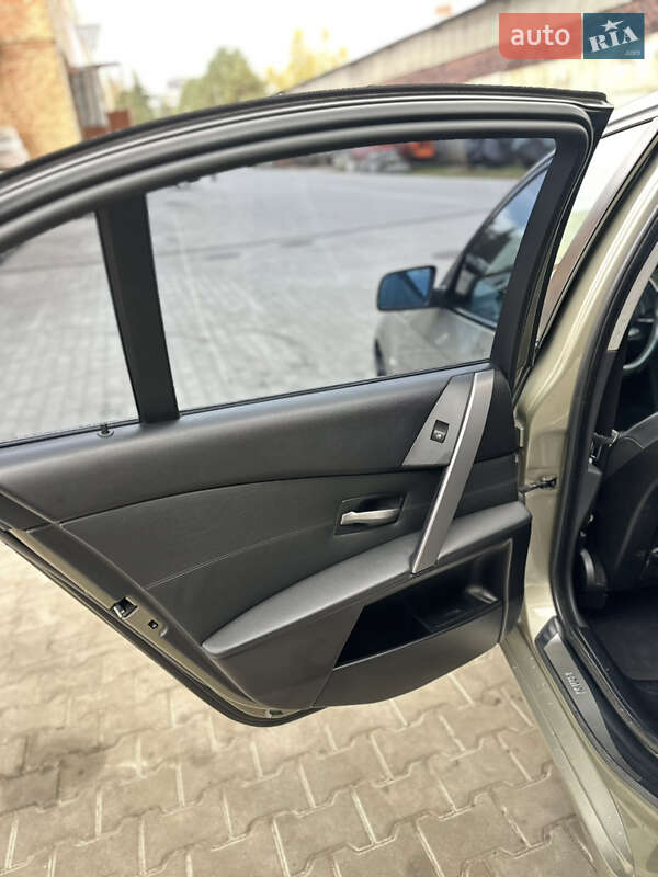 Седан BMW 5 Series 2004 в Львові