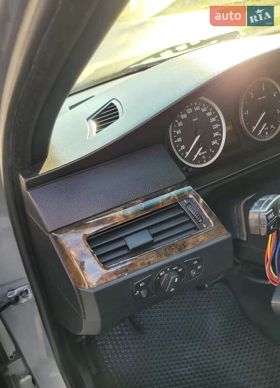 Седан BMW 5 Series 2004 в Львове