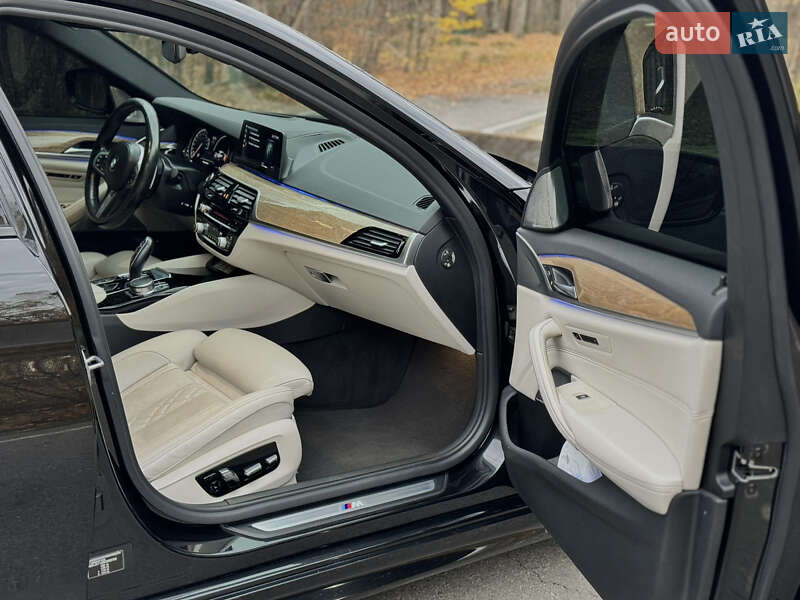 Седан BMW 5 Series 2017 в Олевске