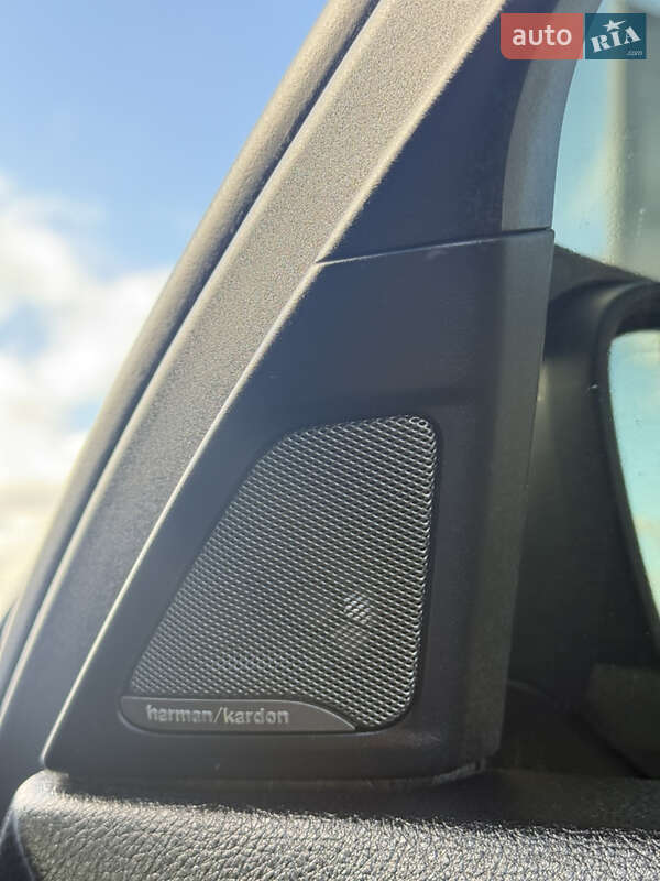 Седан BMW 5 Series 2012 в Березане