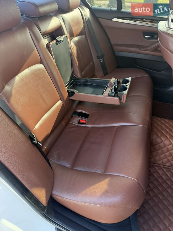 Седан BMW 5 Series 2012 в Березане