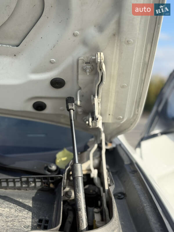 Седан BMW 5 Series 2012 в Березане