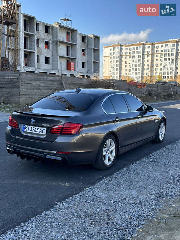 Седан BMW 5 Series 2011 в Софіївській Борщагівці