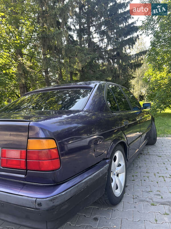 Седан BMW 5 Series 1995 в Черновцах