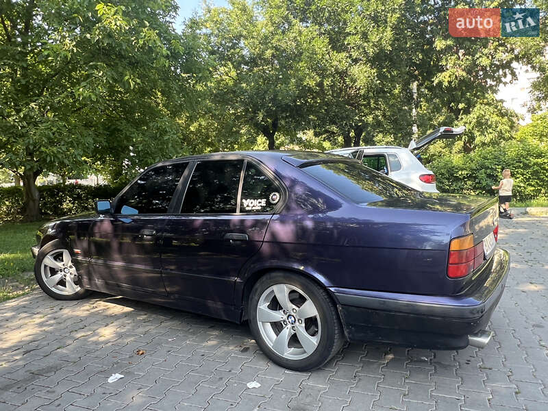 Седан BMW 5 Series 1995 в Черновцах