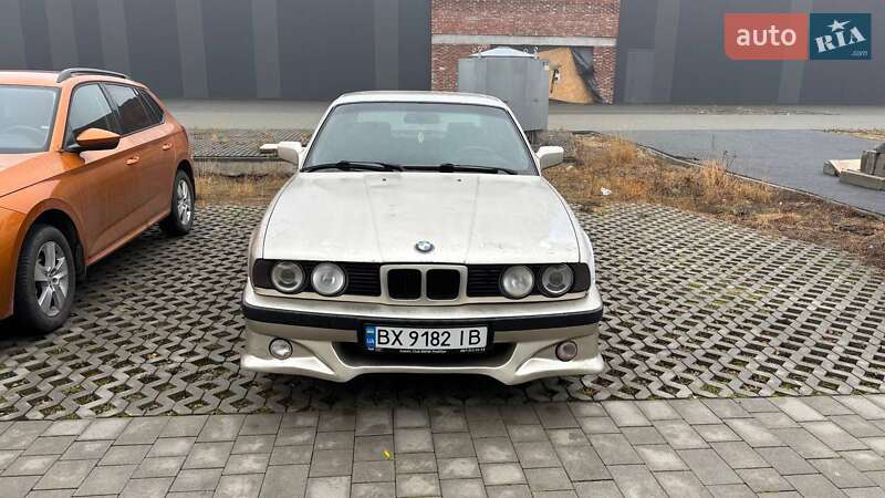 Седан BMW 5 Series 1990 в Хмельницком