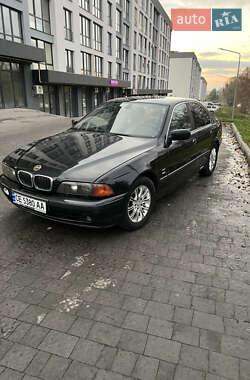Седан BMW 5 Series 2000 в Новояворовске