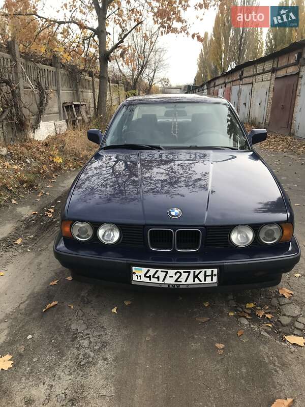 Седан BMW 5 Series 1989 в Киеве