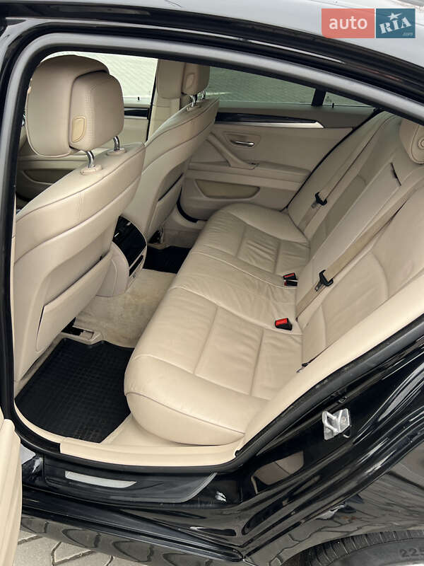 Седан BMW 5 Series 2011 в Чернівцях