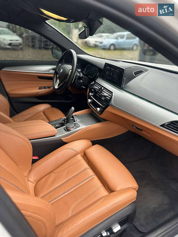 Седан BMW 5 Series 2017 в Львове